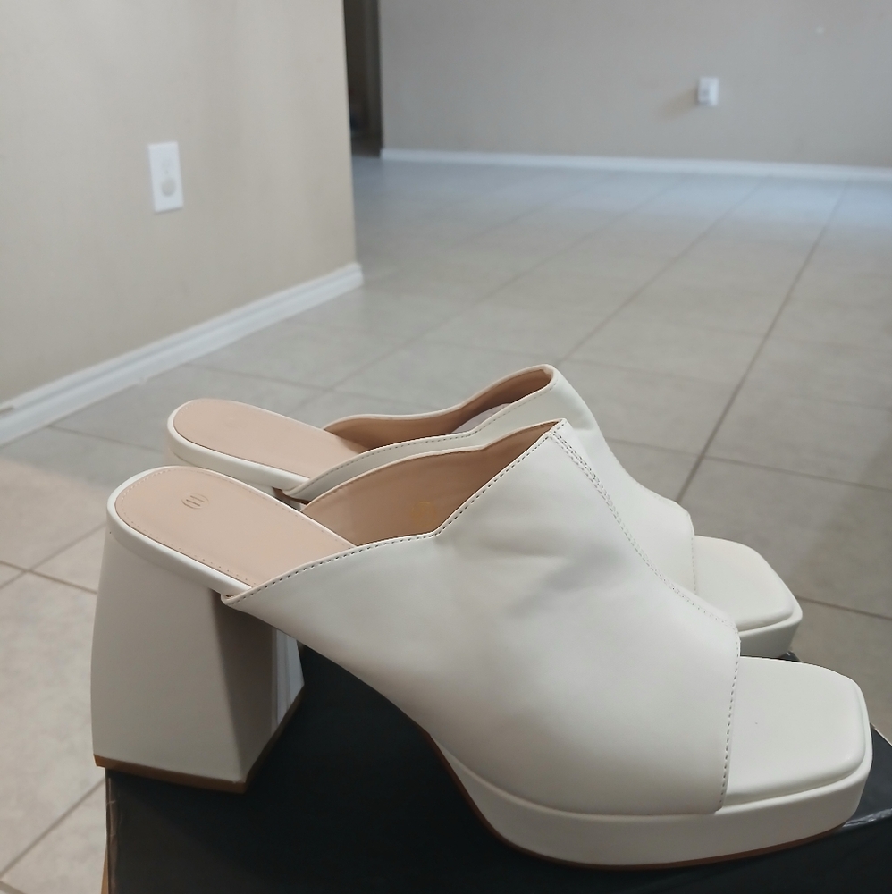 Elegant White Women's Block Heel Mules Sz 11
